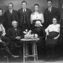 1921 gezin Johannes Vos met 7 zonen (45 jarig huwelijksfeest)