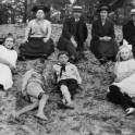 1925 uitje naar Appelscha, Johannes Vos (voorgrond midden rechts)