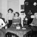 1956 fam. Vos in afwachting van Sinterklaas