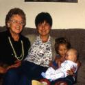 1989 oma Pals, Tienke, Jantine en Rebecca