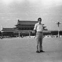 Dick op het Tien An Minh plein, Peking